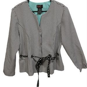 R&K Plus Size Houndstooth Black and White Hidden Button Up Grommet Tie Blazer